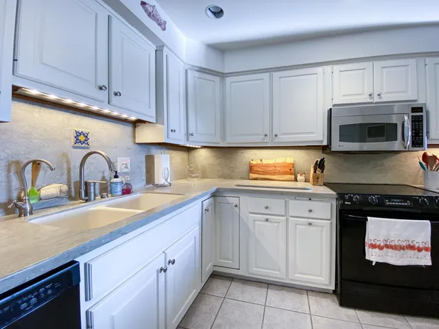 $2,500 | 601 North Segoe Road, Unit 404, Madison, WI 53705