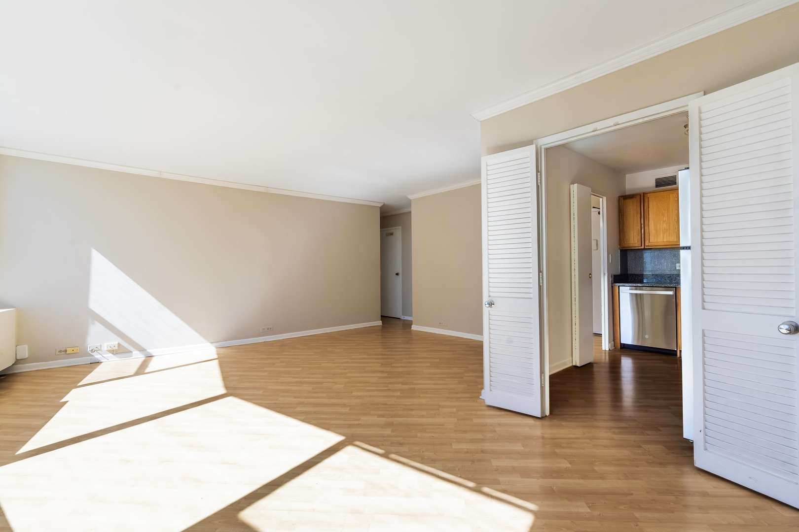 5757 North Sheridan Road, Unit 19D Chicago, IL 60660 - Photo 11 of 36 Gallery Image 11