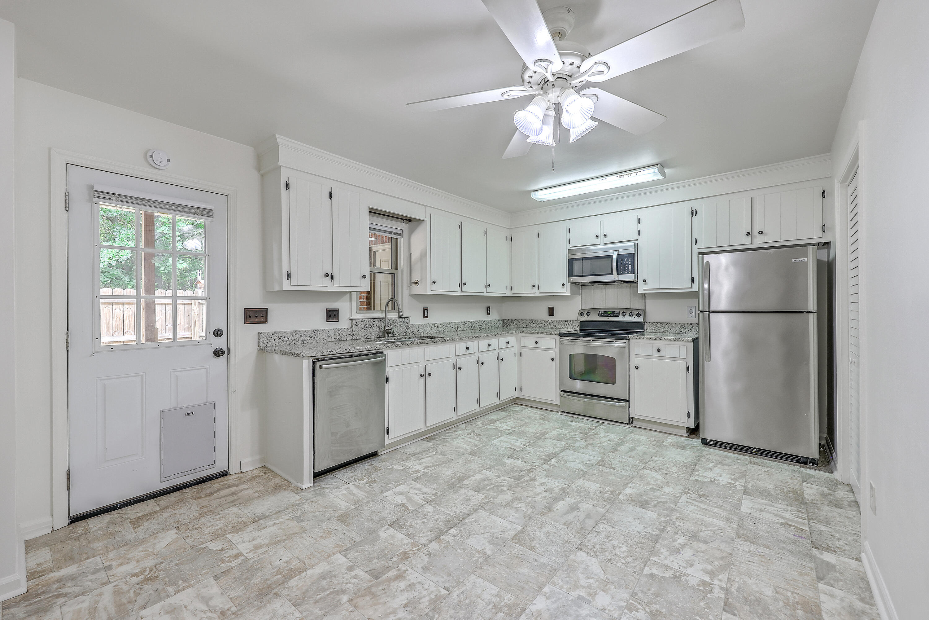 302 Springview Lane, Unit 10 Summerville, SC 29485 - Photo 13 of 30 ZYN_0636_37_38_39_40_41_42