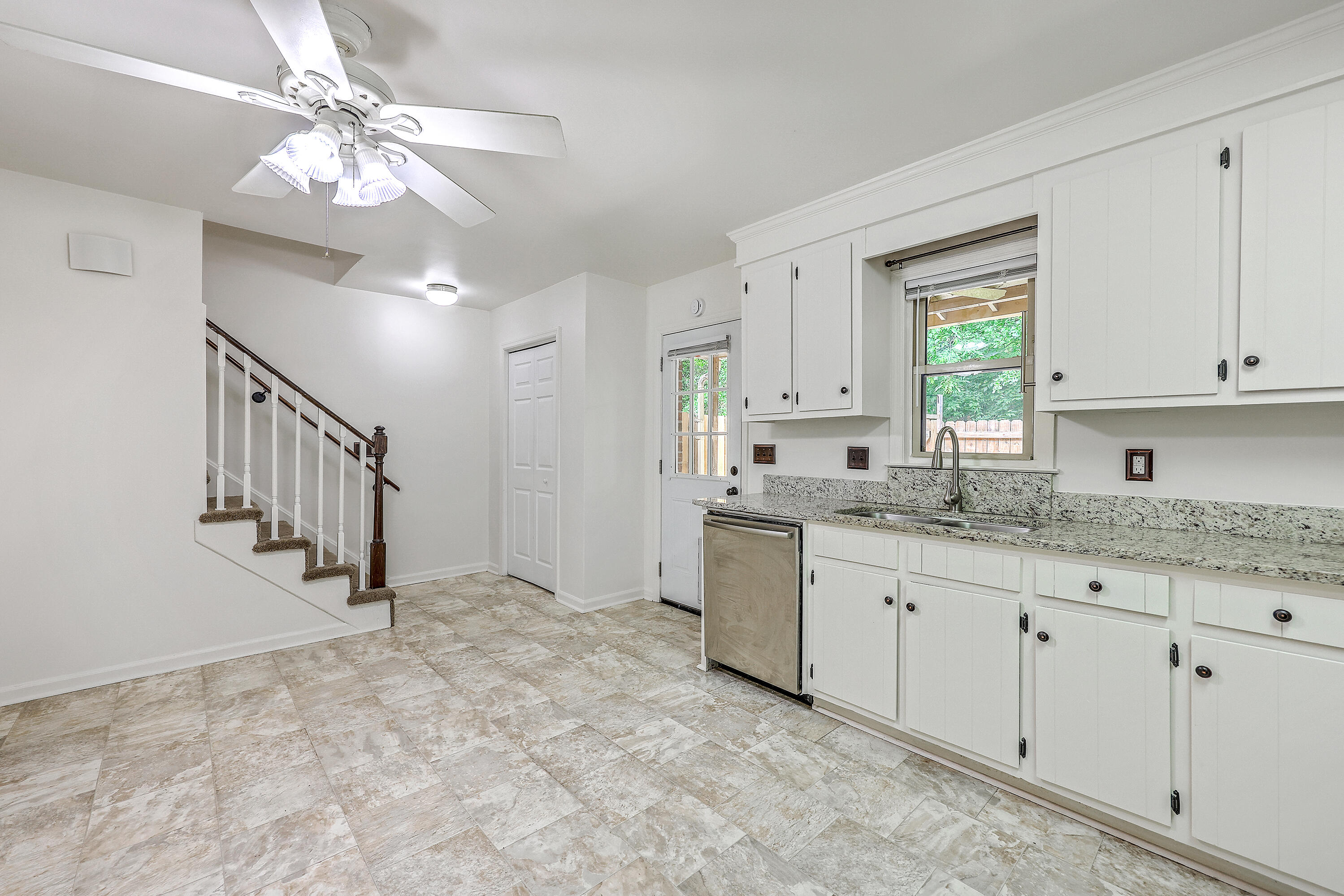 302 Springview Lane, Unit 10 Summerville, SC 29485 - Photo 15 of 30 ZYN_0657_58_59_60_61_62_63