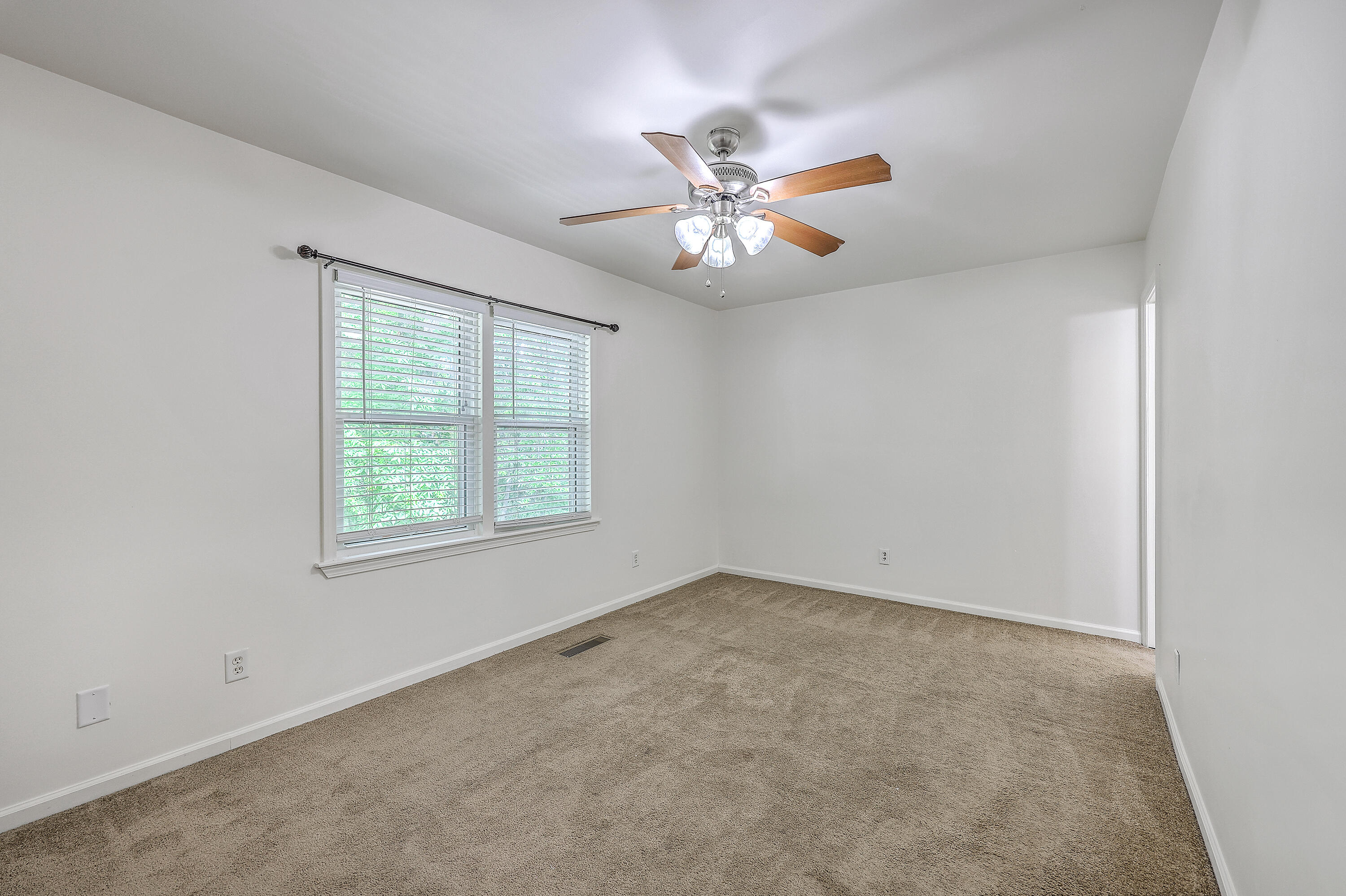 302 Springview Lane, Unit 10 Summerville, SC 29485 - Photo 17 of 30 ZYN_0671_2_3_4_5_6_7