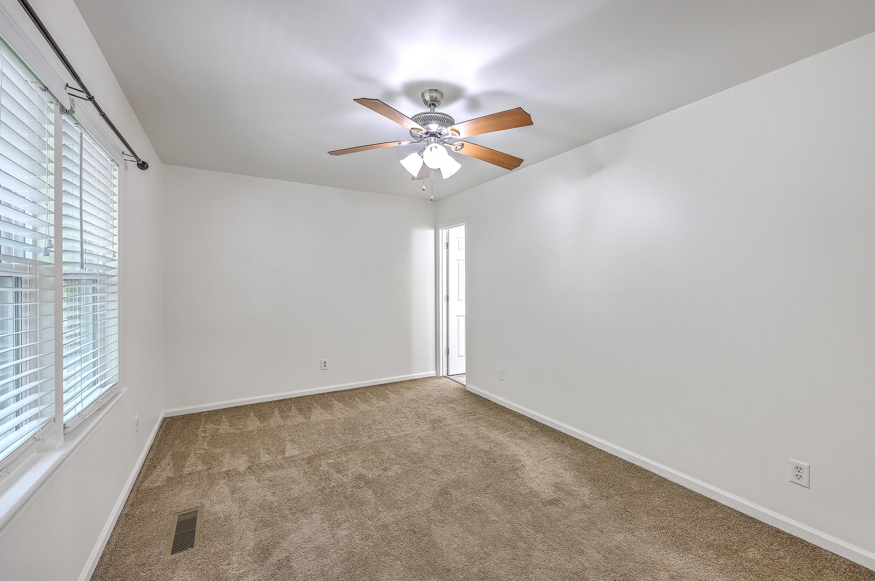 302 Springview Lane, Unit 10 Summerville, SC 29485 - Photo 18 of 30 ZYN_0678_79_80_81_82_83_84