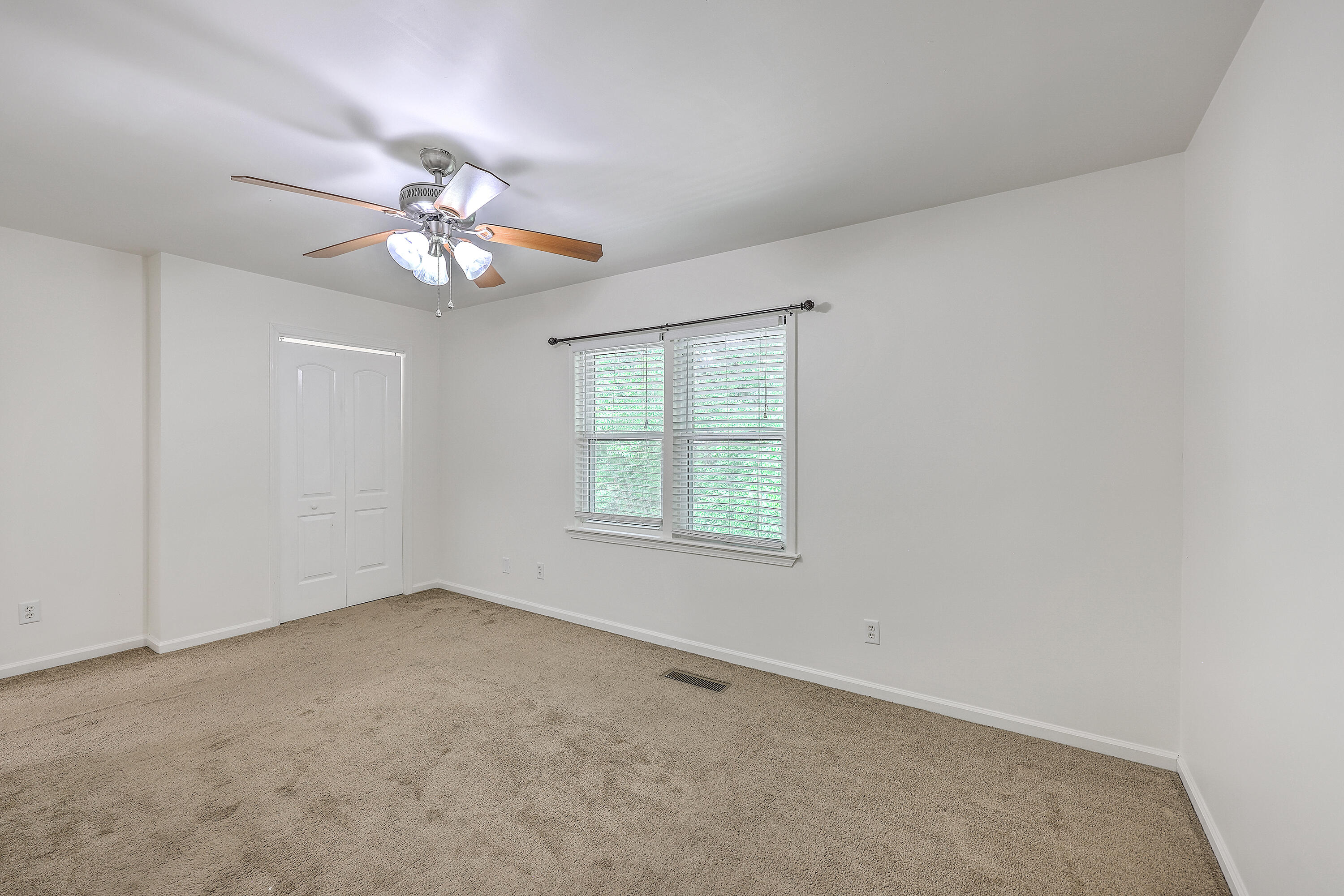 302 Springview Lane, Unit 10 Summerville, SC 29485 - Photo 19 of 30 ZYN_0685_86_87_88_89_90_91