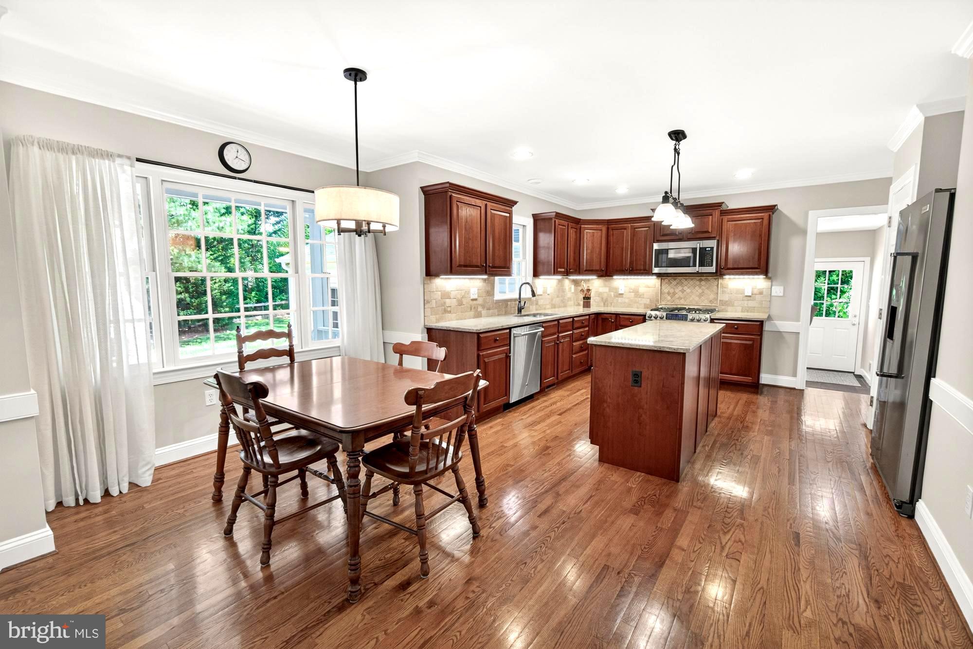 17212 Whites Road Poolesville, MD 20837 - Photo 33 of 104 Plenty of table space