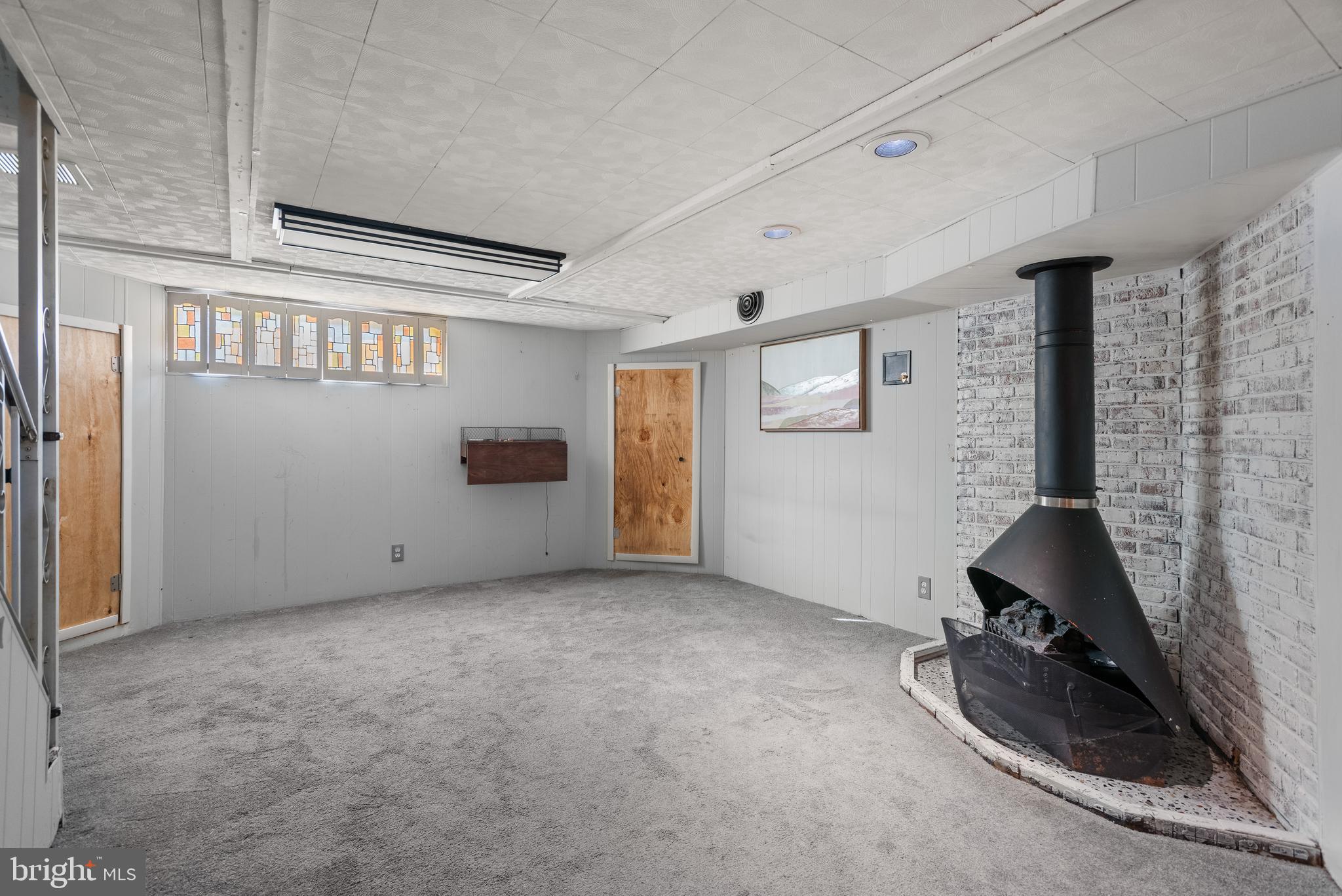 8601 Jackson Street Philadelphia, PA 19136 - Photo 21 of 33 a room with furniture and air conditioner