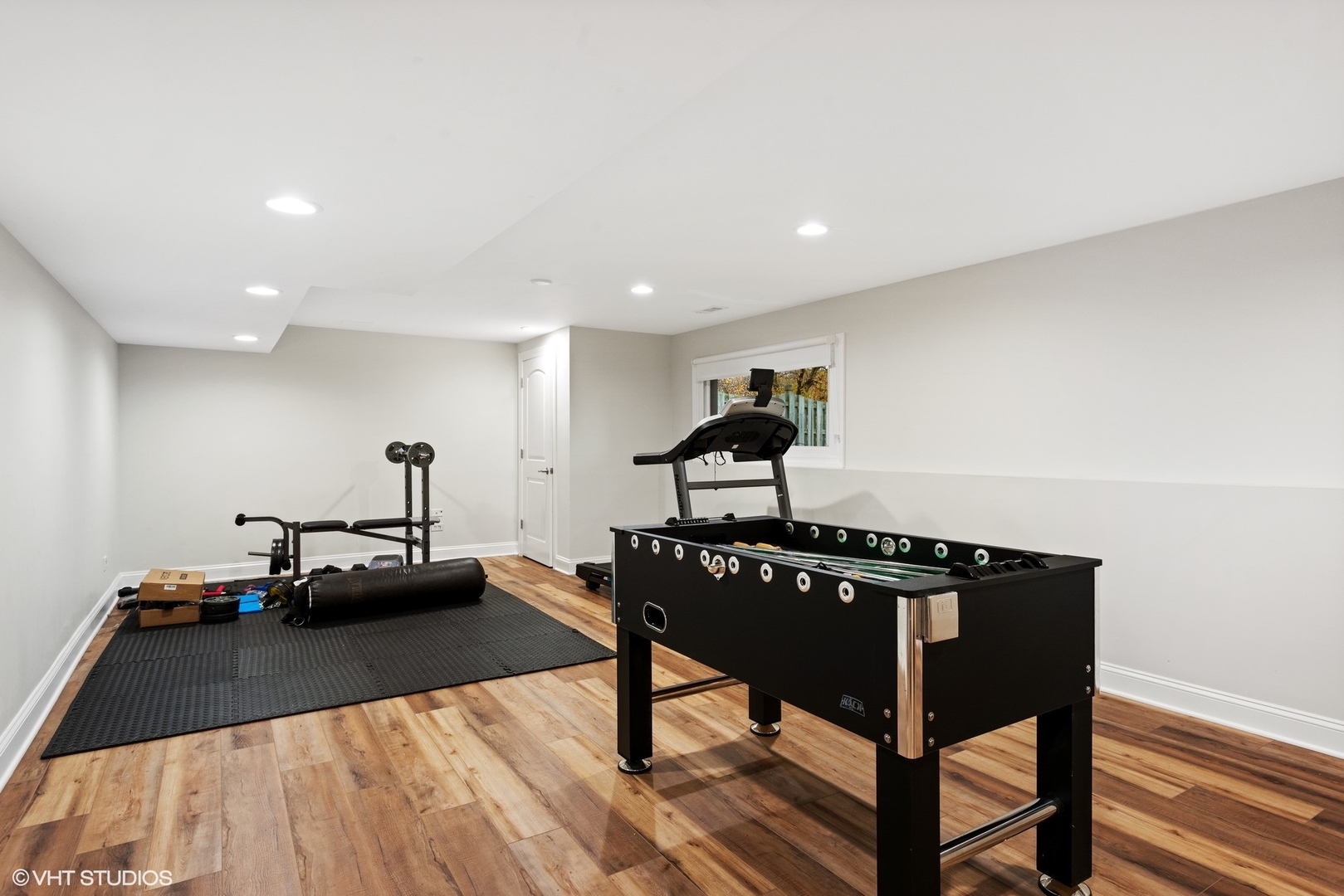 601 Partridge Drive West Chicago, IL 60185 - Photo 30 of 39 a living room with furniture