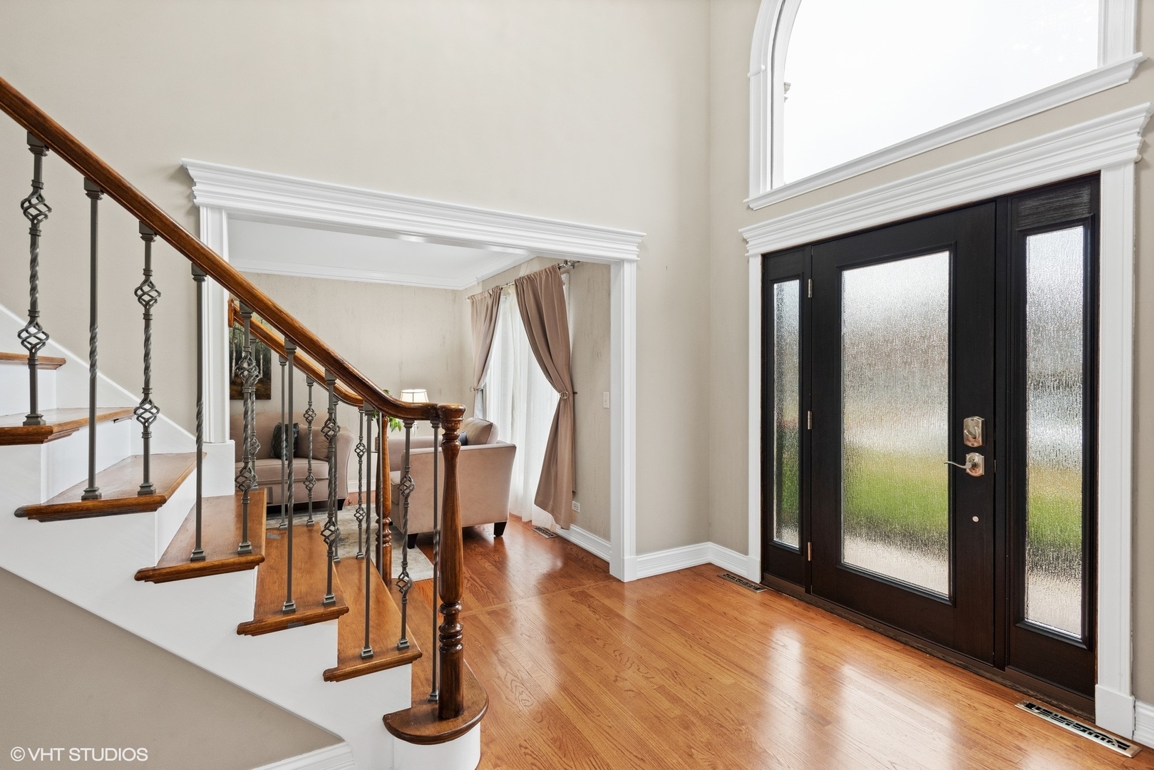 601 Partridge Drive West Chicago, IL 60185 - Photo 6 of 39 a view of entryway