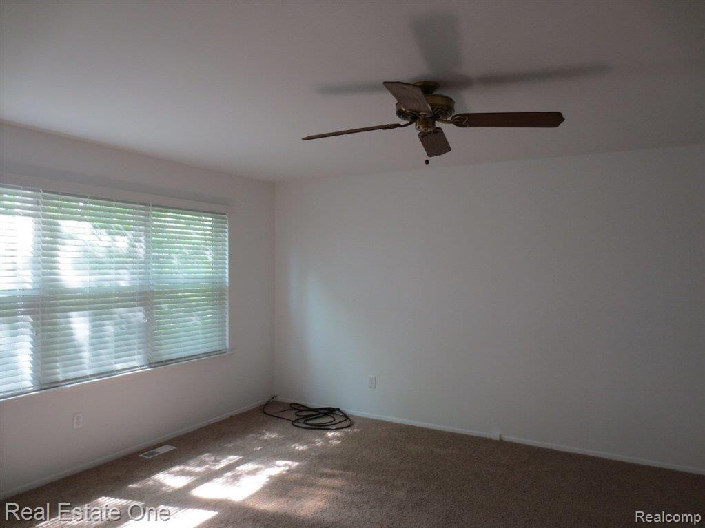 1655 Ridgecrest Rochester, MI 48306 - Photo 18 of 19 IMG_1498.JPG
