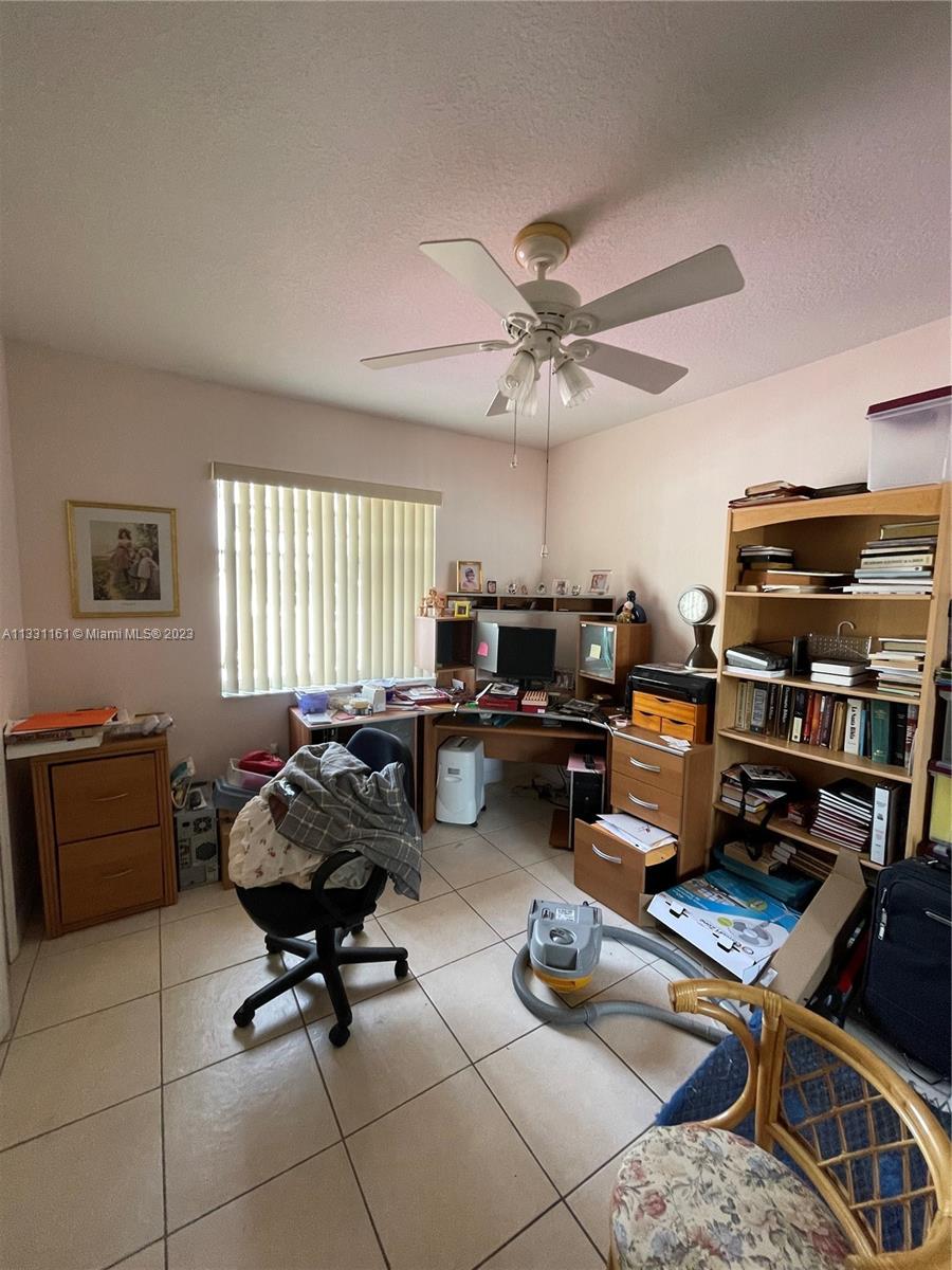 12472 Southwest 220th Street Miami, FL 33170 - Photo 7 of 10 a workspace with furniture