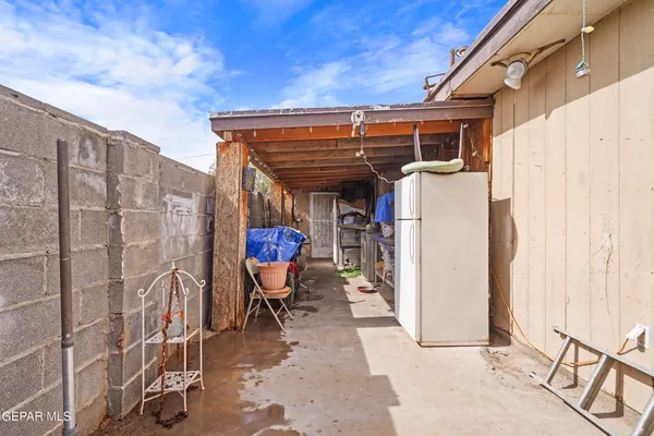 a view of a storage & utility room