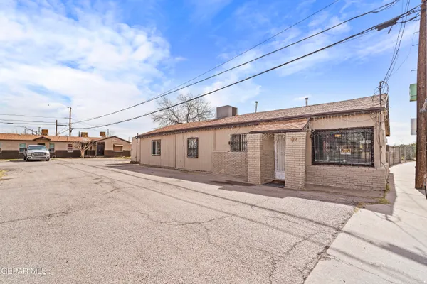 a view of a car park in front of house
