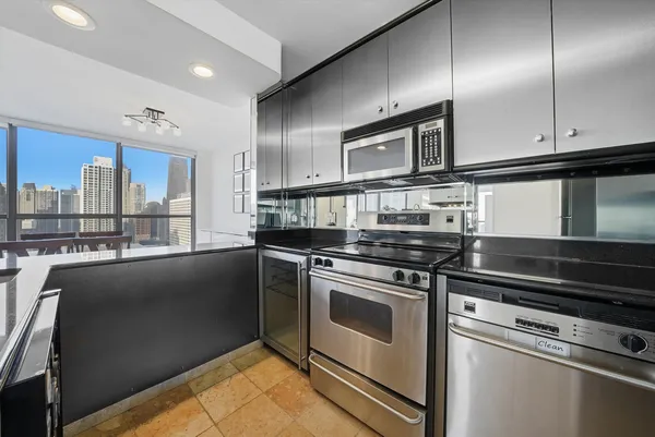 $4,000 | 405 North Wabash Avenue, Unit 3803, Chicago, IL 60611
