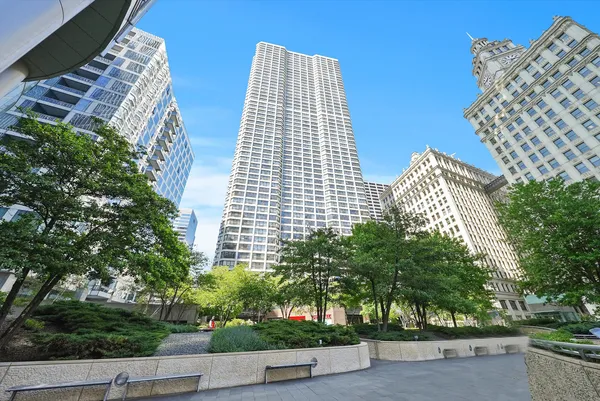 $4,000 | 405 North Wabash Avenue, Unit 3803, Chicago, IL 60611