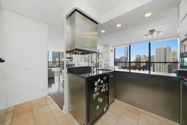$4,000 | 405 North Wabash Avenue, Unit 3803, Chicago, IL 60611