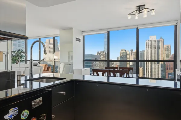 $4,000 | 405 North Wabash Avenue, Unit 3803, Chicago, IL 60611