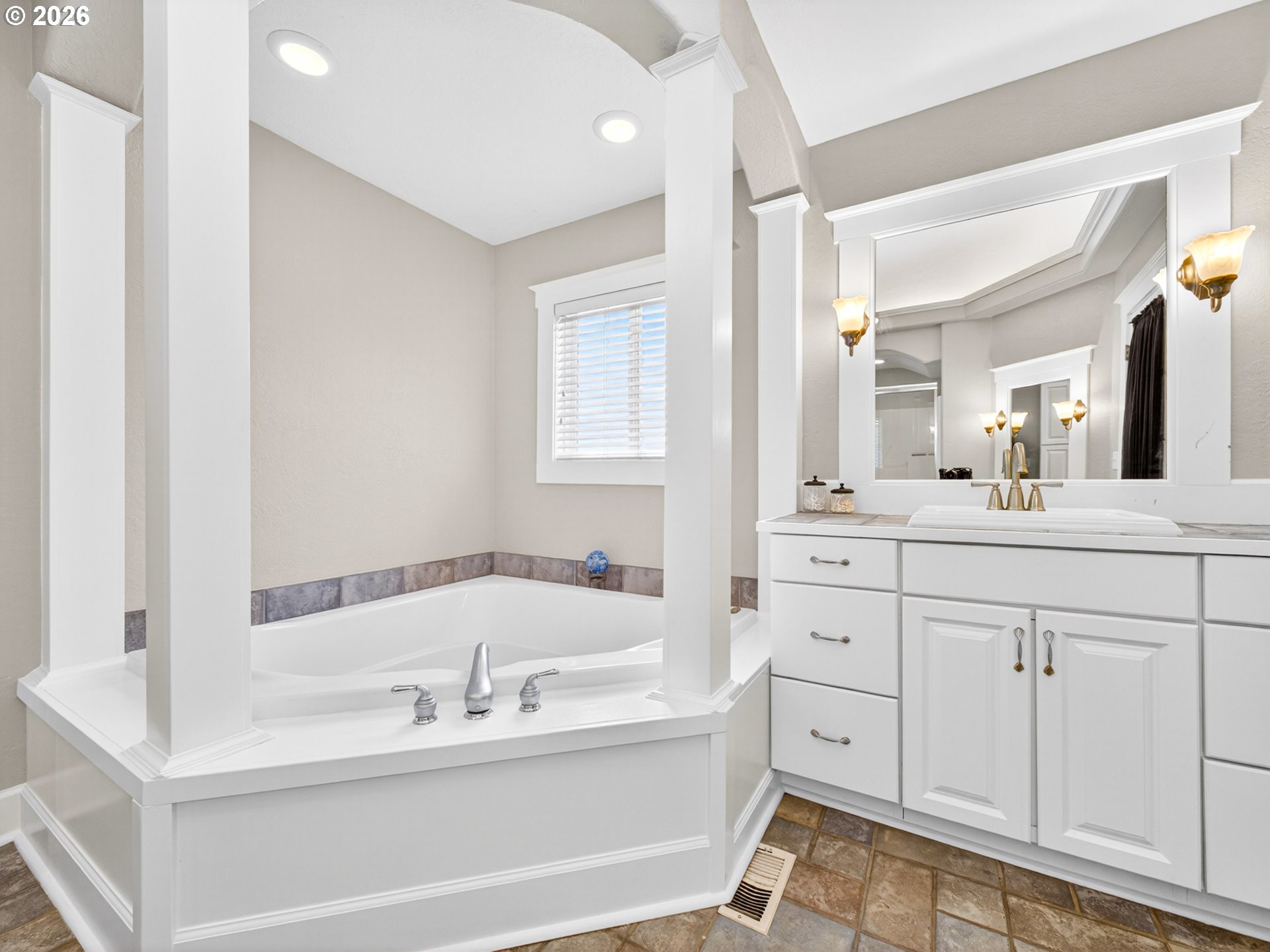20556 South May Road Oregon City, OR 97045 - Photo 21 of 48 Bathroom