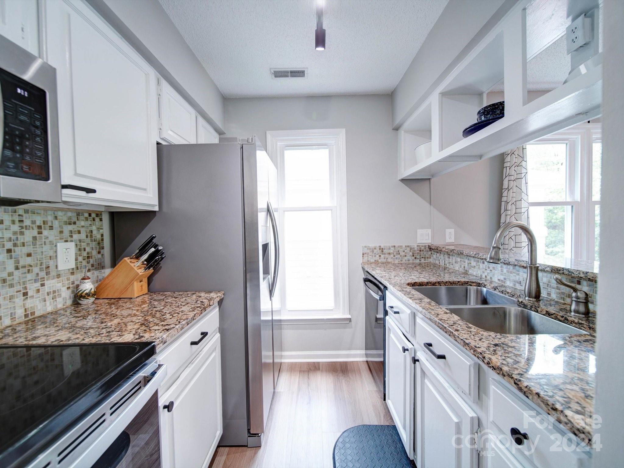 308 Queens Road, Unit 21 Charlotte, NC 28204 - Photo 5 of 39 Gallery Image 5