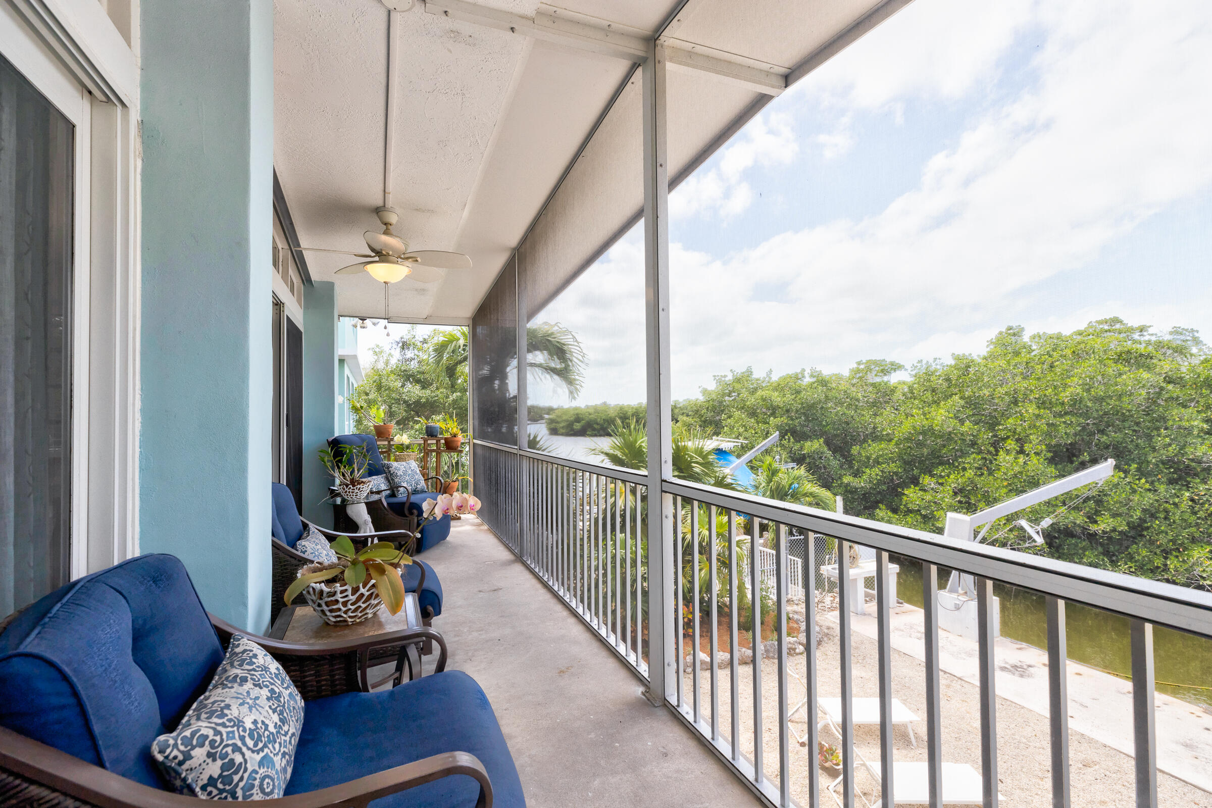 39 Lake Shore Drive Key Largo, FL 33037 - Photo 23 of 47 a balcony with furniture and potted plants