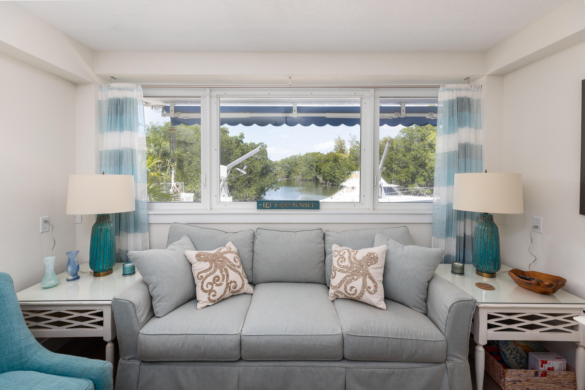 39 Lake Shore Drive Key Largo, FL 33037 - Photo 34 of 47 a living room with furniture and a large window