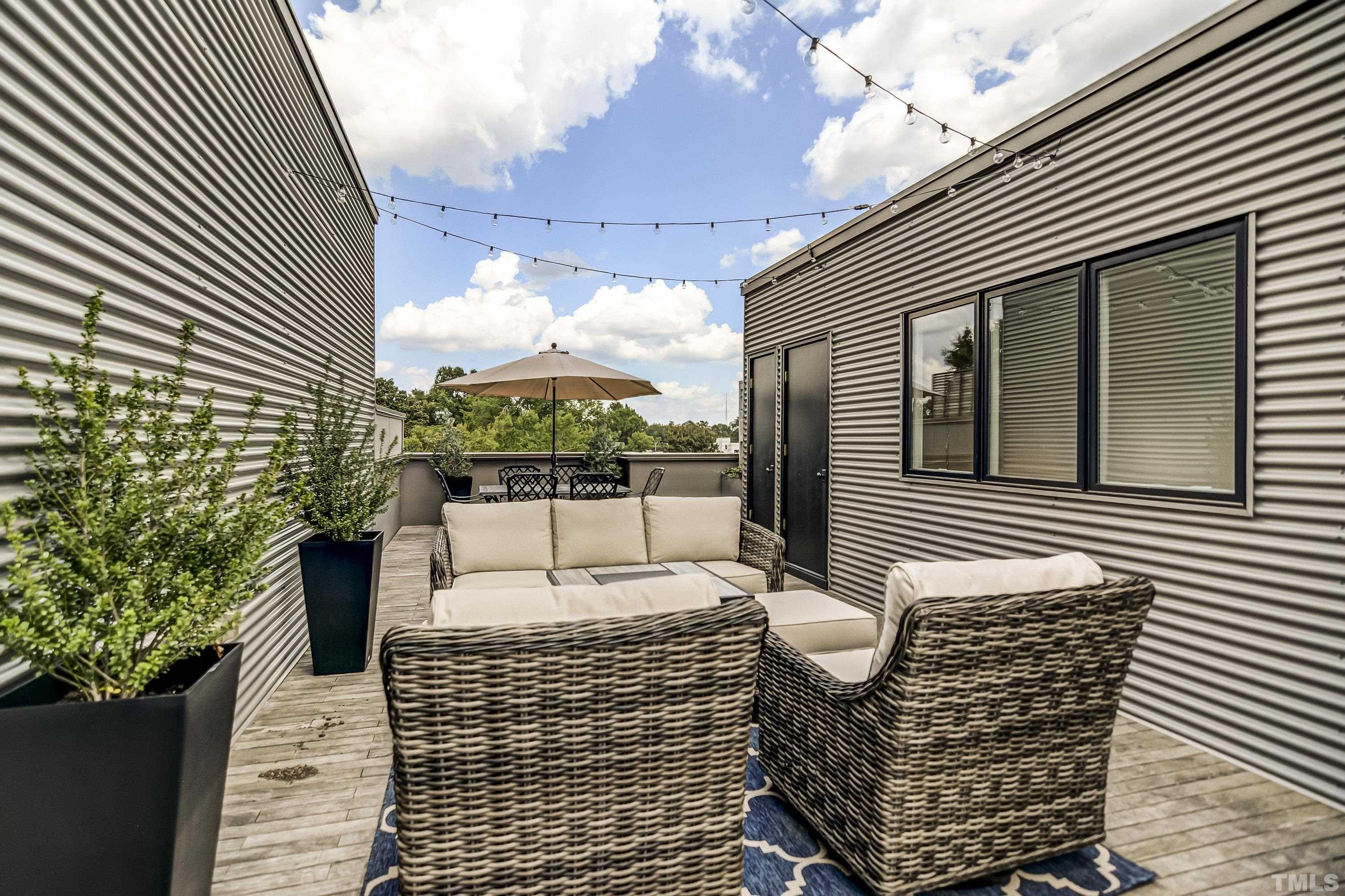 118 South East Street Raleigh, NC 27601 - Photo 38 of 40 a balcony view with a seating space