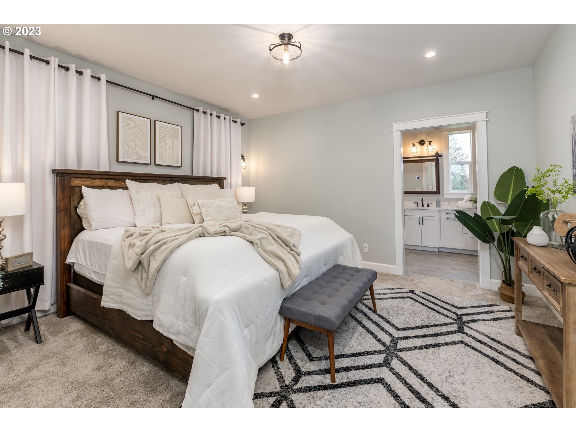 8951 South Schneider Road Canby, OR 97013 - Photo 15 of 39 a bed room with a bed and a potted plant