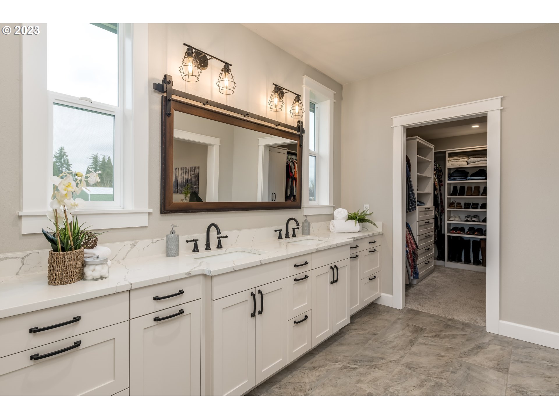 8951 South Schneider Road Canby, OR 97013 - Photo 17 of 39 a bathroom with double sink and a mirror