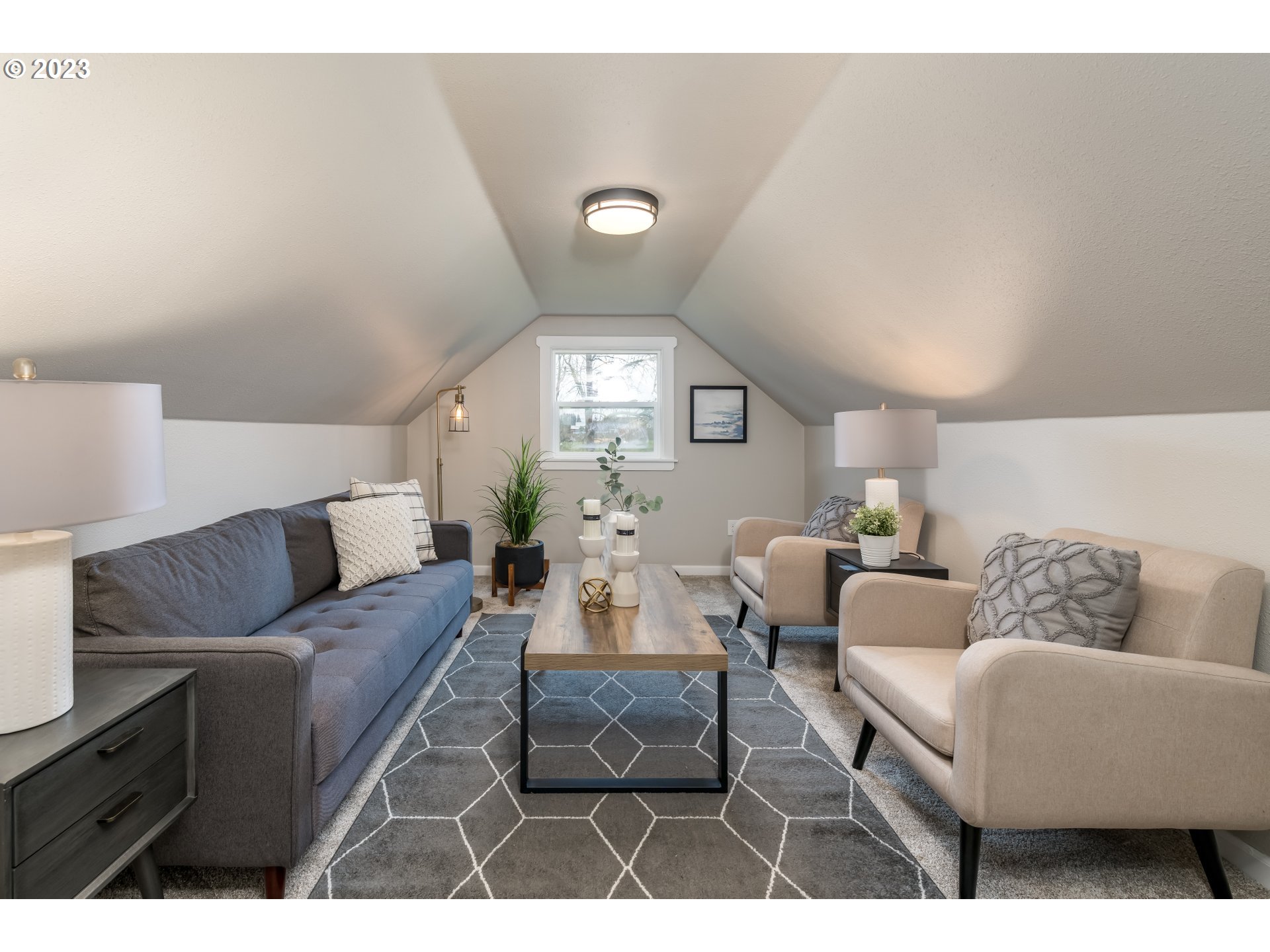 8951 South Schneider Road Canby, OR 97013 - Photo 19 of 39 a living room with furniture and a wooden floor
