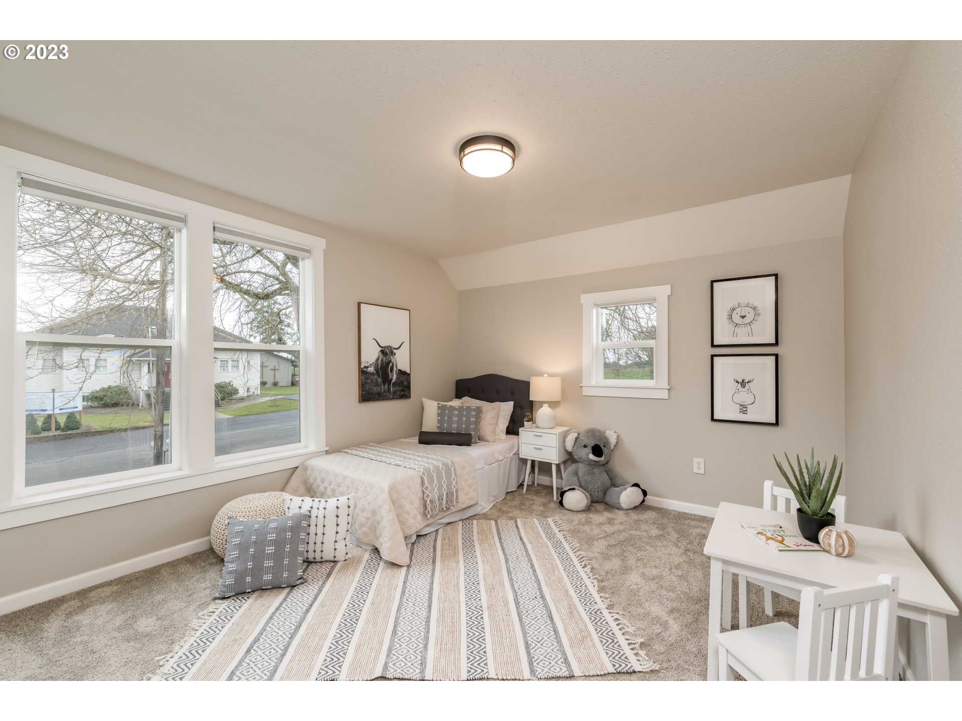 8951 South Schneider Road Canby, OR 97013 - Photo 22 of 39 a bedroom with a bed and a large window