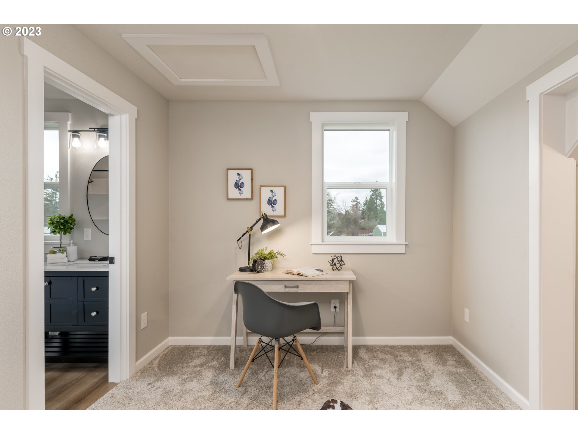 8951 South Schneider Road Canby, OR 97013 - Photo 23 of 39 a dining room with furniture and window