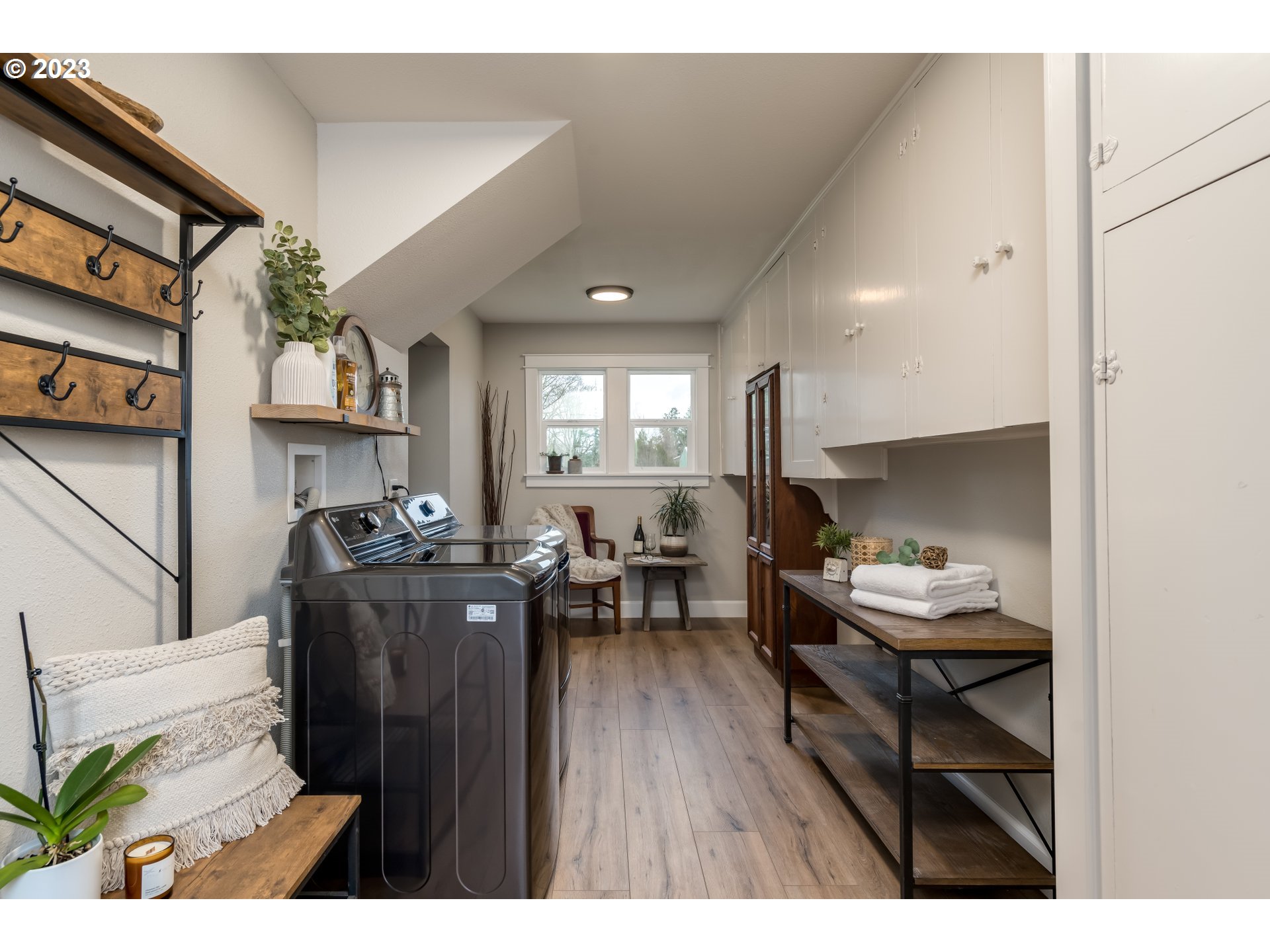 8951 South Schneider Road Canby, OR 97013 - Photo 24 of 39 a living room with furniture and wooden floor
