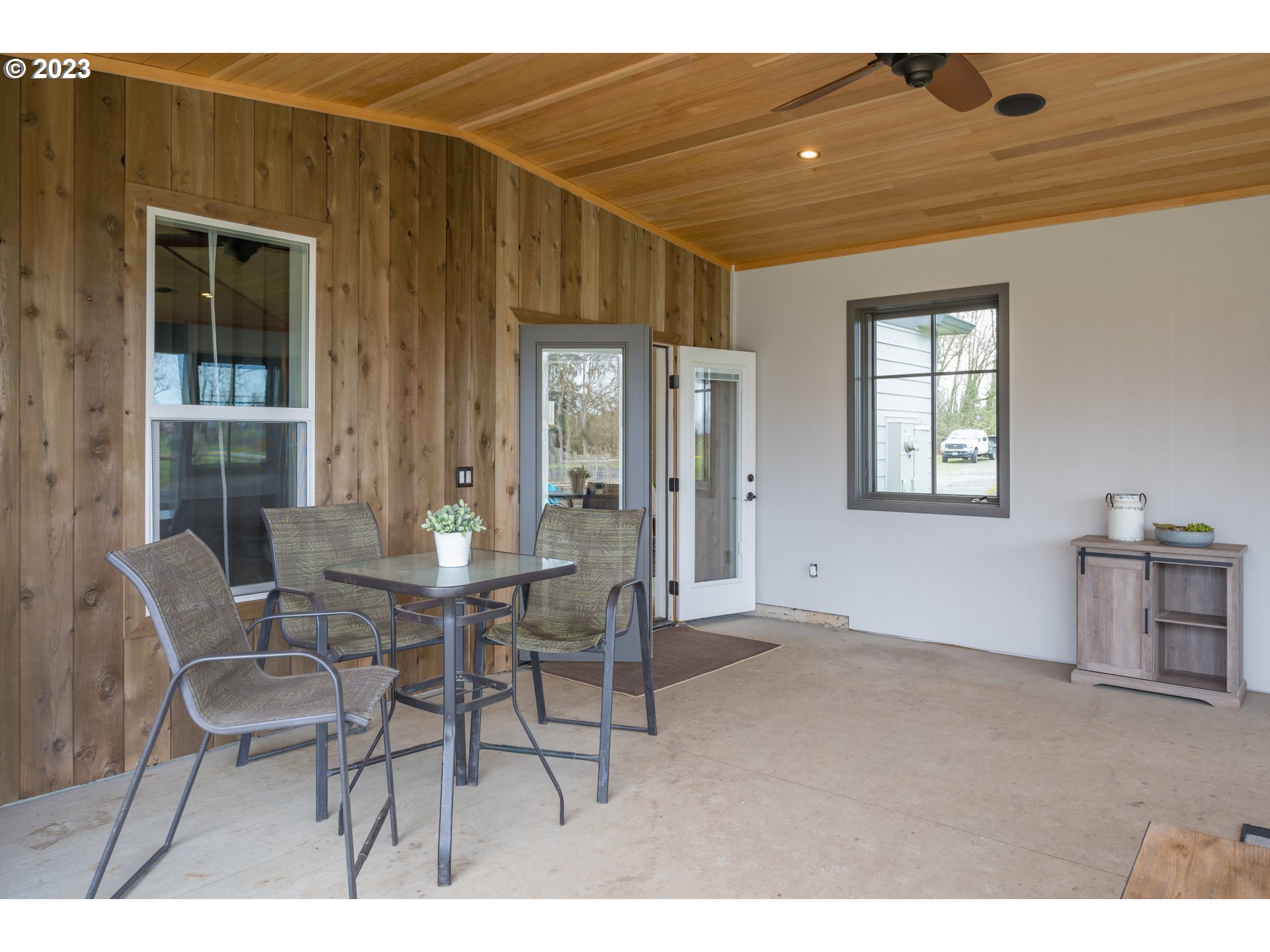 8951 South Schneider Road Canby, OR 97013 - Photo 27 of 39 a dining room with furniture and window