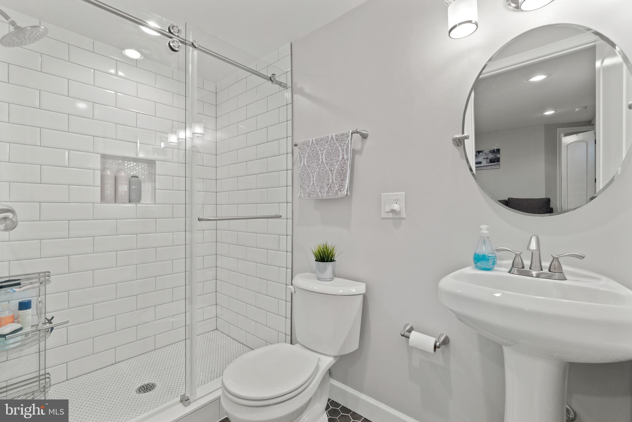 725 Roxboro Place Northwest Washington, DC 20011 - Photo 19 of 27 Gallery Image 19