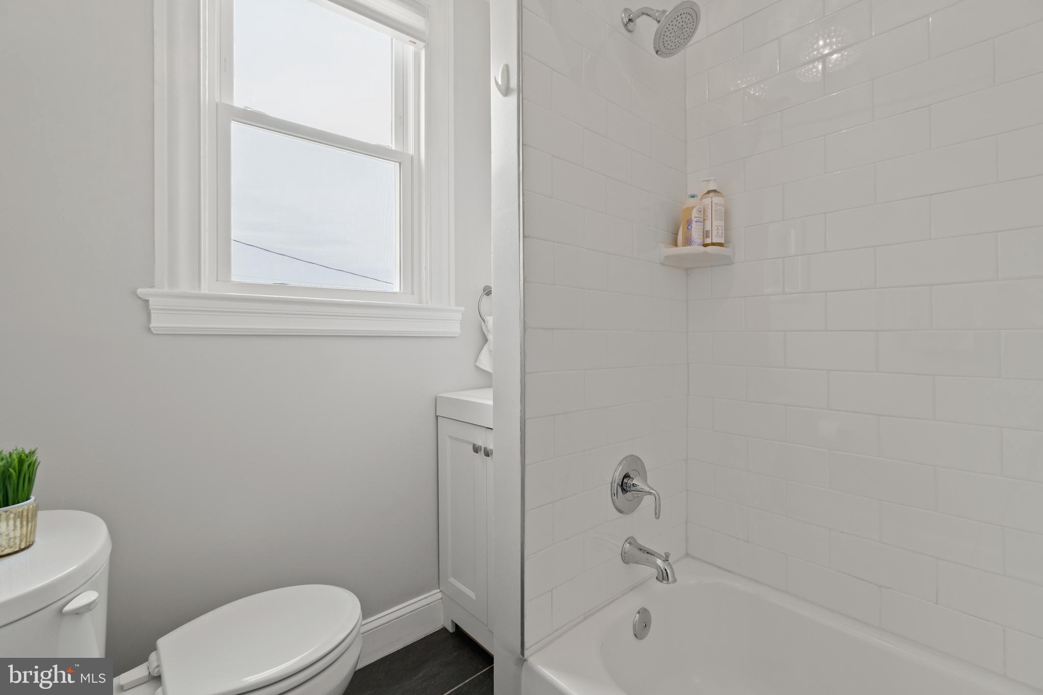 725 Roxboro Place Northwest Washington, DC 20011 - Photo 7 of 27 Gallery Image 7