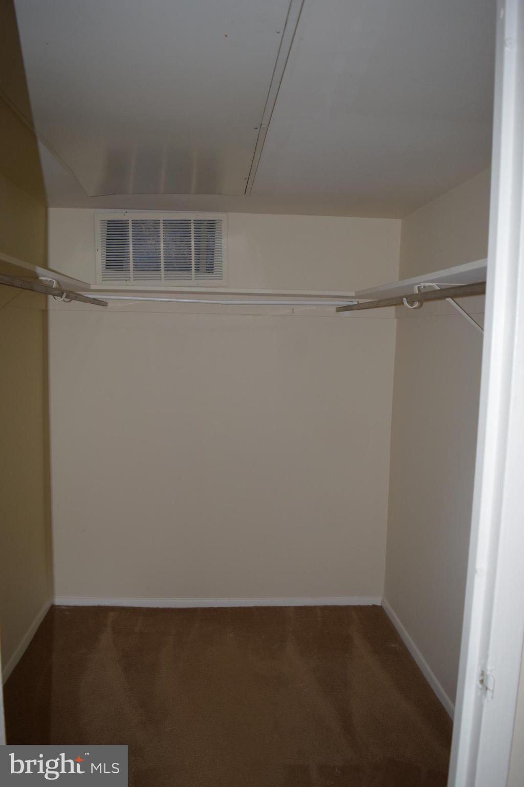 2622 Fort Farnsworth Road, Unit 216 Alexandria, VA 22303 - Photo 39 of 54 Gallery Image 39
