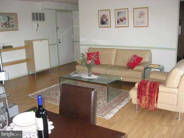 2622 Fort Farnsworth Road, Unit 216 Alexandria, VA 22303 - Photo 9 of 54 Gallery Image 9