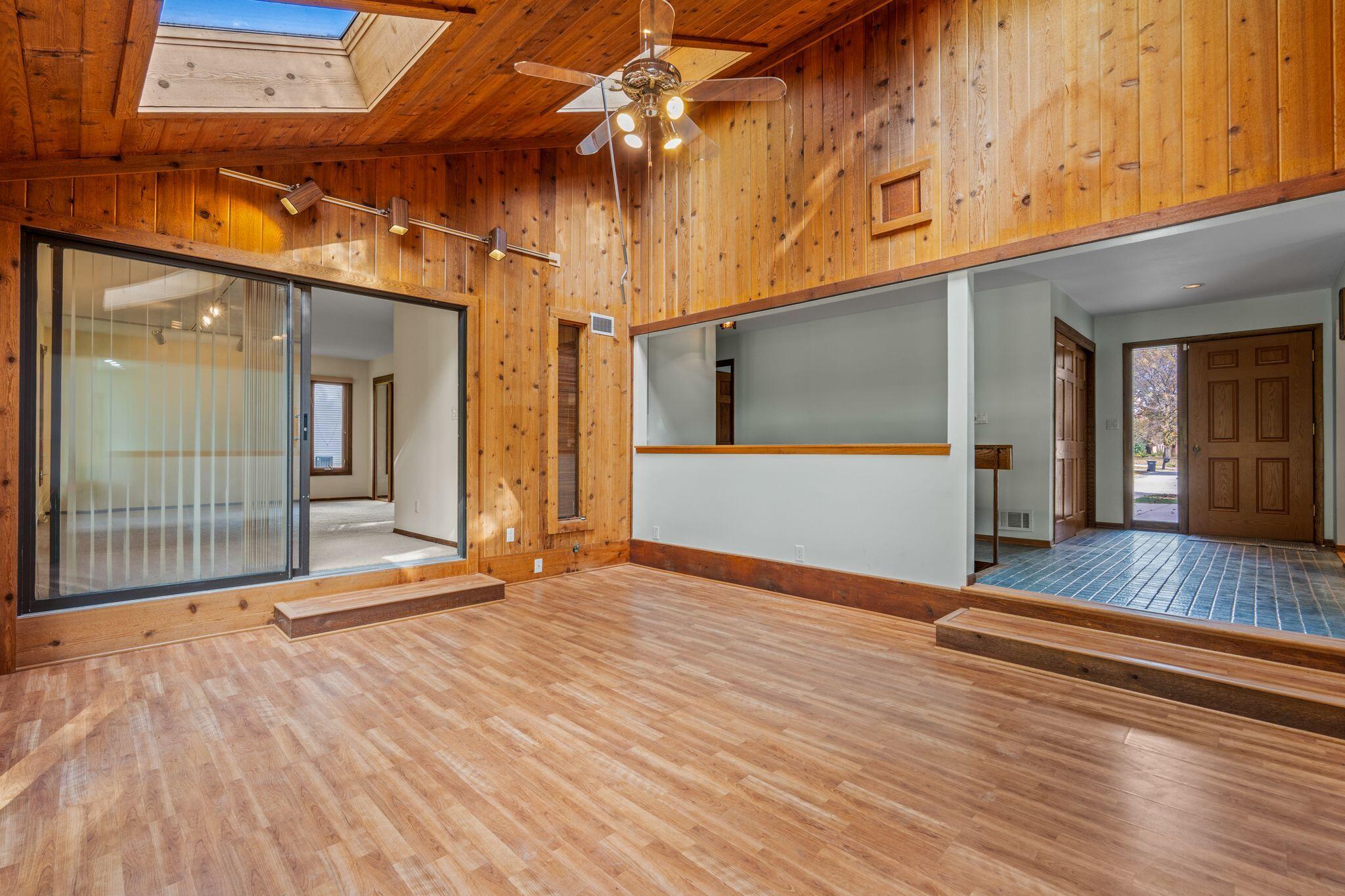 W142S7571 Freedom Avenue Muskego, WI 53150 - Photo 11 of 33 Sunroom