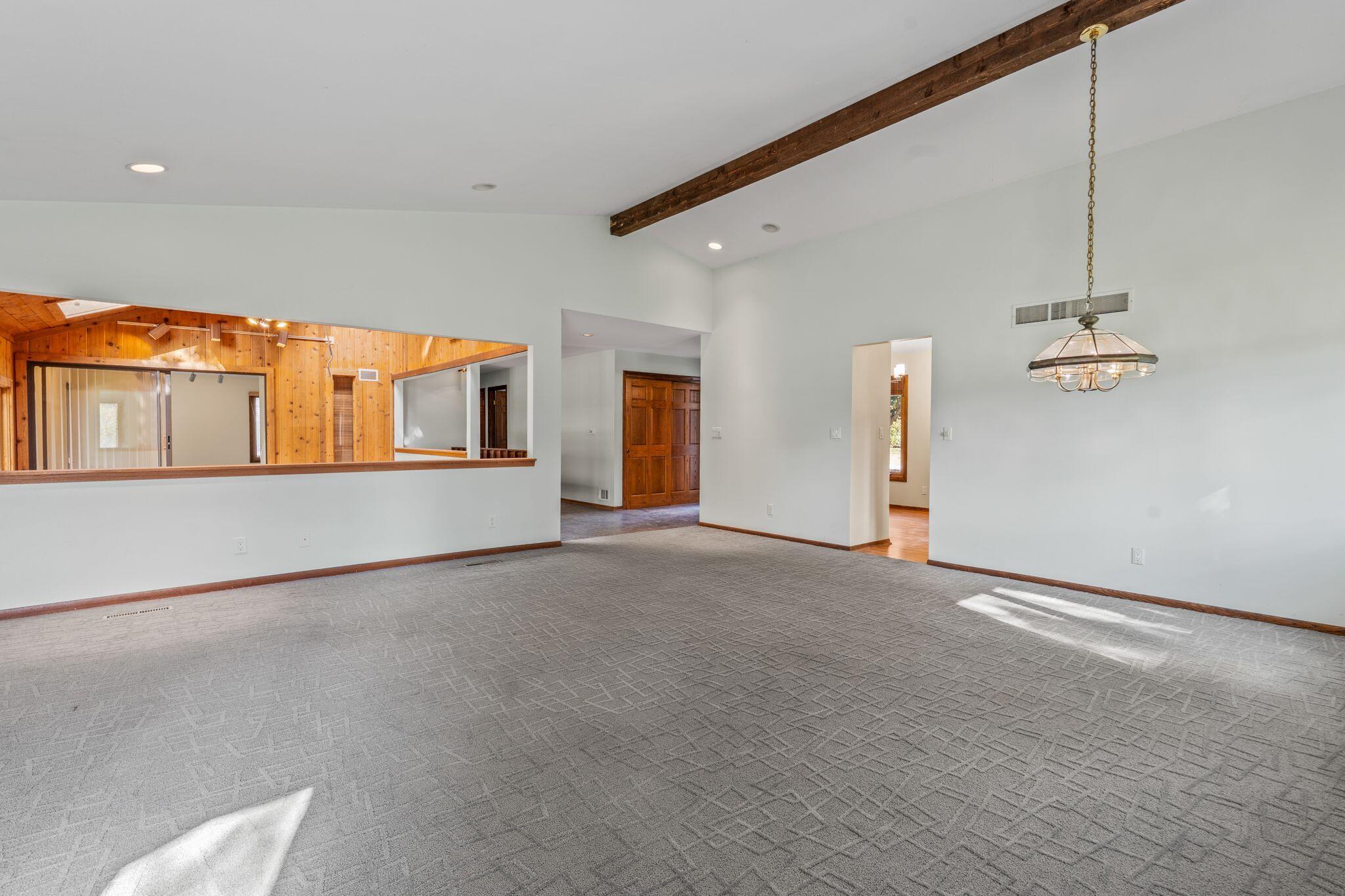 W142S7571 Freedom Avenue Muskego, WI 53150 - Photo 4 of 33 Living/Dining