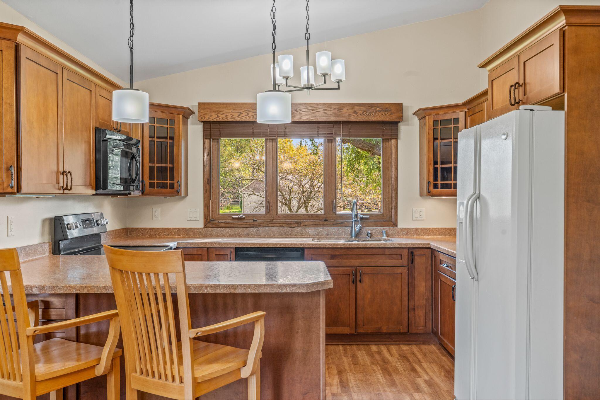 W142S7571 Freedom Avenue Muskego, WI 53150 - Photo 6 of 33 Kitchen