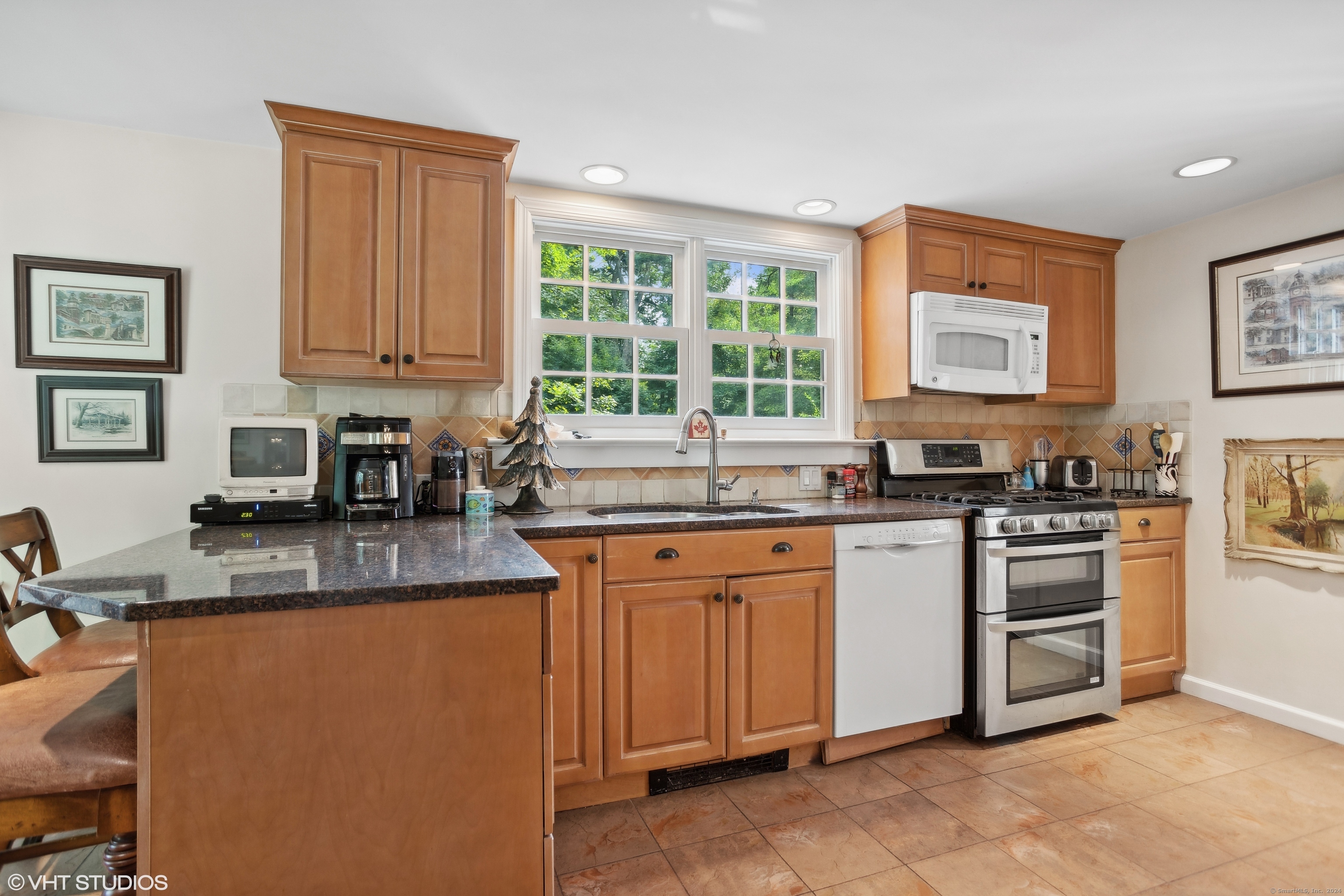 261 Fillow Street Norwalk, CT 06850 - Photo 12 of 40