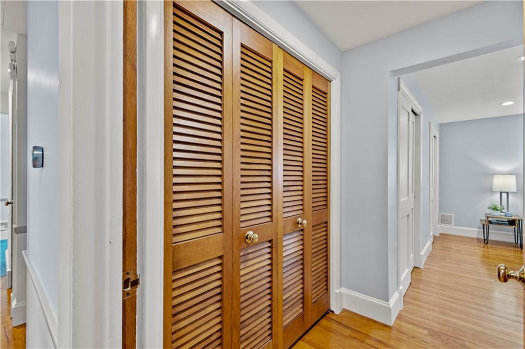 440 Miranda Road Pittsburgh, PA 15241 - Photo 19 of 45 a view of a hallway with a dining room
