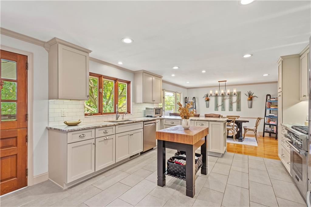 440 Miranda Road Pittsburgh, PA 15241 - Photo 5 of 45 a kitchen with cabinets and chairs