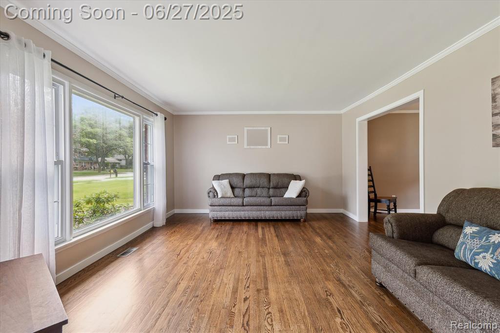 8327 Burning Bush Road Grosse Ile, MI 48138 - Photo 4 of 39 Gallery Image 4