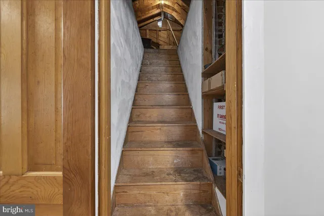 a view of a garage room