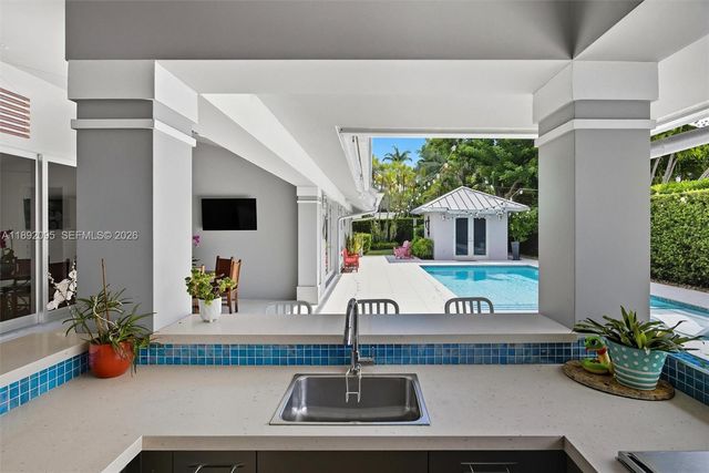 $3,850,000 | 5800 Southwest 99th Terrace, Pinecrest, FL 33156