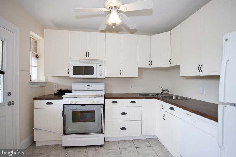 10 York Road Baltimore, MD 21218 - Photo 2 of 13 Kitchen