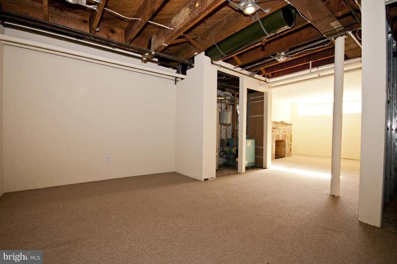 10 York Road Baltimore, MD 21218 - Photo 11 of 13 Basement w/ Washer and Dryer