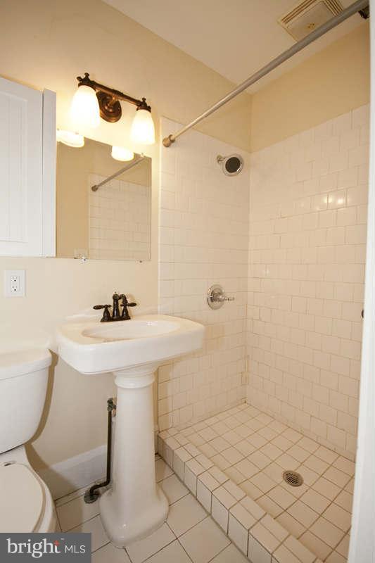 10 York Road Baltimore, MD 21218 - Photo 6 of 13 Full Bath #1