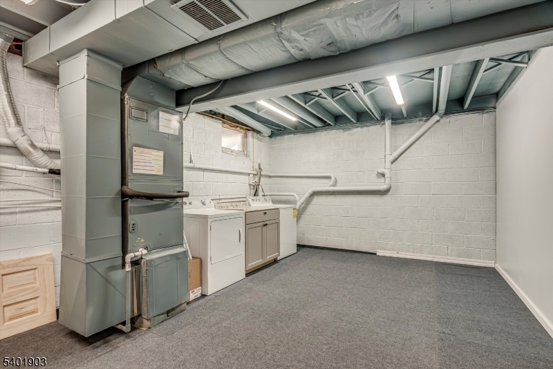 223 Cherokee Road Lafayette, NJ 07848 - Photo 26 of 36 a utility room with dryer and washer
