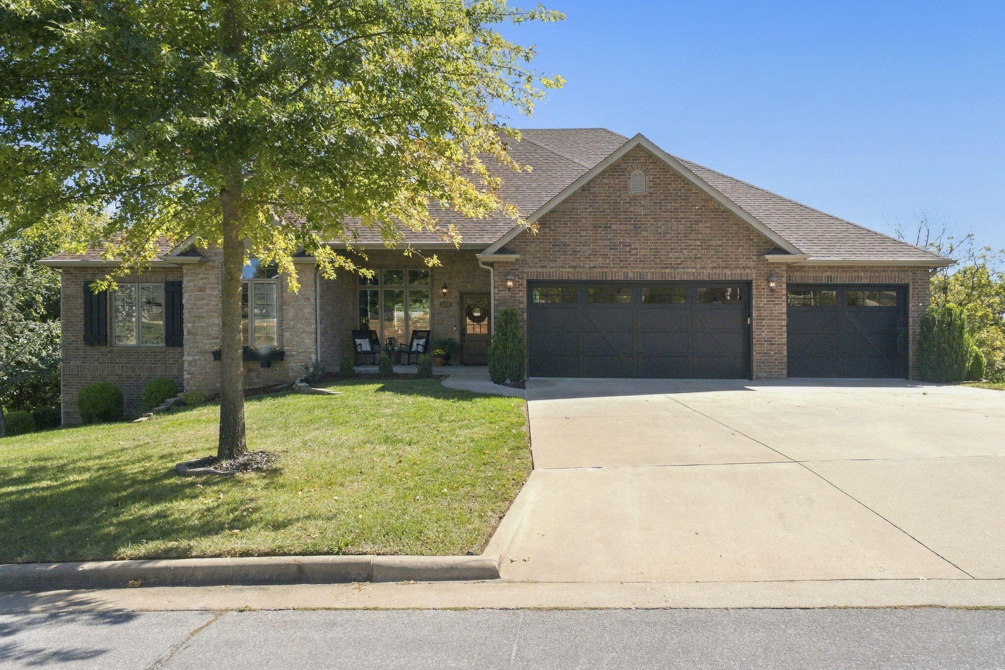 3312 West Bluffview Street Springfield, MO 65810 - Photo 8 of 68 8-web-or-mls-20261006-20261006-DSC00041