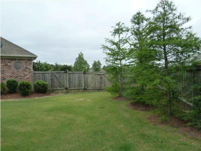 634 Overlook Point Brandon, MS 39047 - Photo 18 of 20 Large, private fenced in backyard